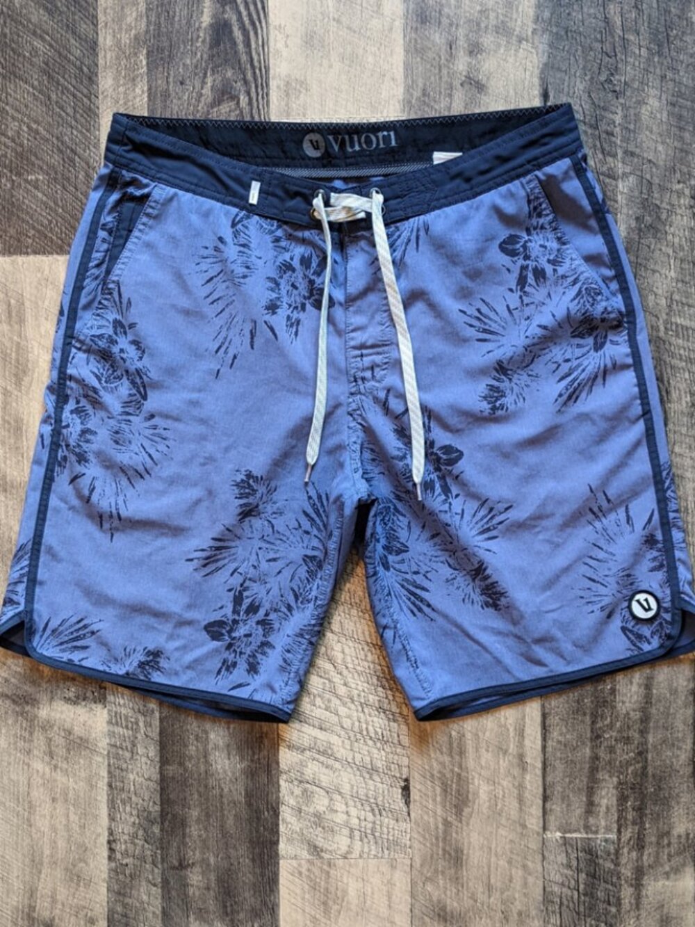 Vuori Cruise Board Shorts Blue Floral Hawaiian Print Swim Trunks